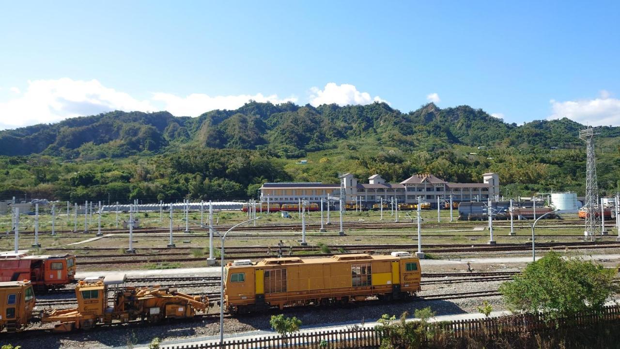 Hotel The Railroad Runs T'ai-tung Exterior foto