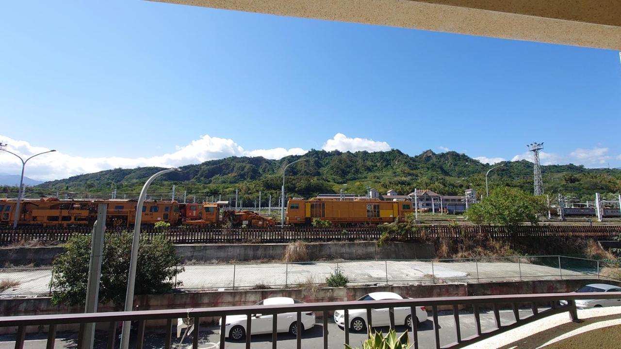Hotel The Railroad Runs T'ai-tung Exterior foto